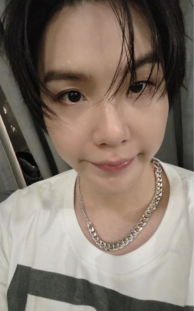 sugwithkv's tweet photo. everyone please be nice to my husband cause it’s his first time being on earth 🥹 https://t.co/b9qZ7HkfjG