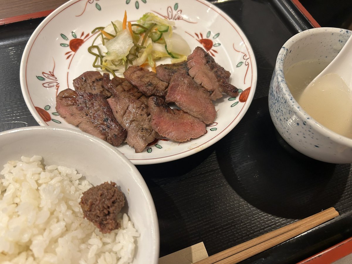 mizzsae's tweet photo. お腹がすいたので美味しい牛タンを食べます！！ https://t.co/chx9S6QLeo