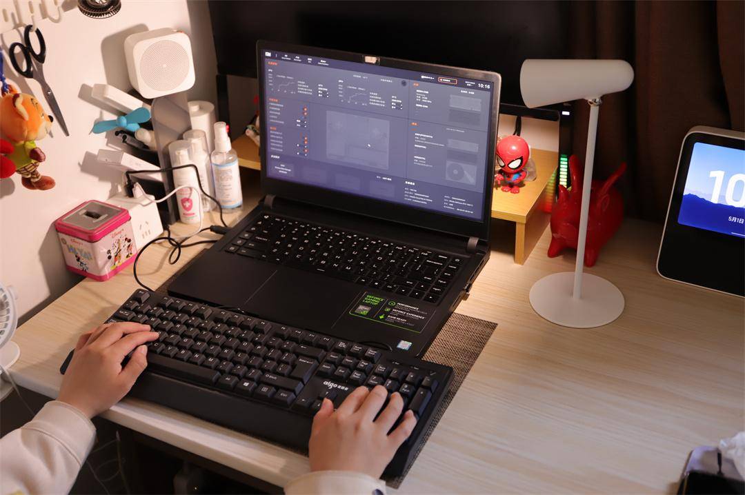 trumv407399's tweet photo. Just caught my intern trying to use my work laptop to game—said it was "testing equipment for our team's new remote project"  Turns out the only project he's testing is his own high score. https://t.co/IhXijMAfSG
