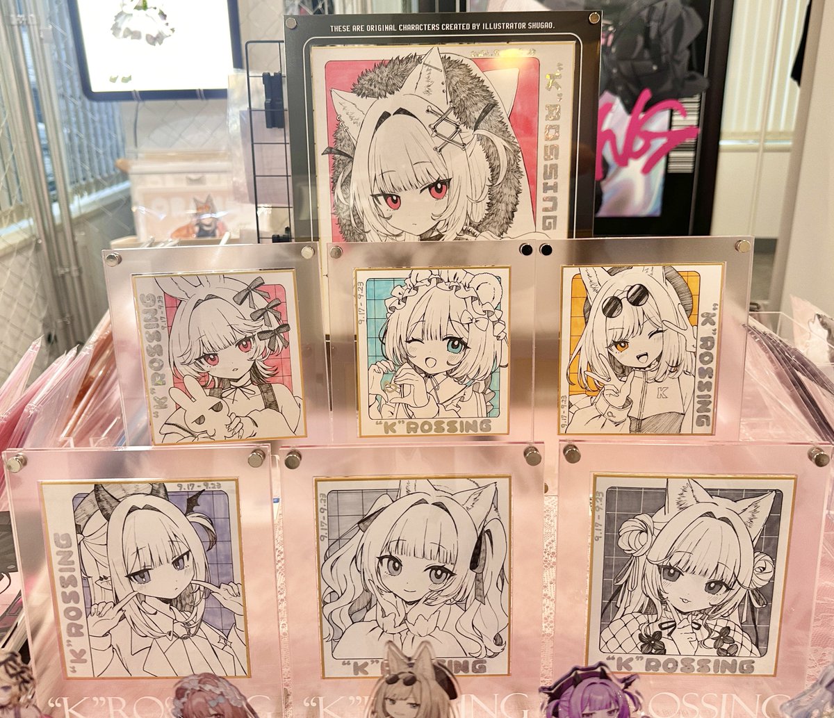 krossing_info's tweet photo. 【会場内紹介】

⟡ アナログイラスト色紙

個展用に描き下ろしたアナログのイラスト色紙です。
文字部分は箔仕様となっております。
専用ケース付きで、そのまま飾っていただける仕様です。 https://t.co/broaHp1v4Q