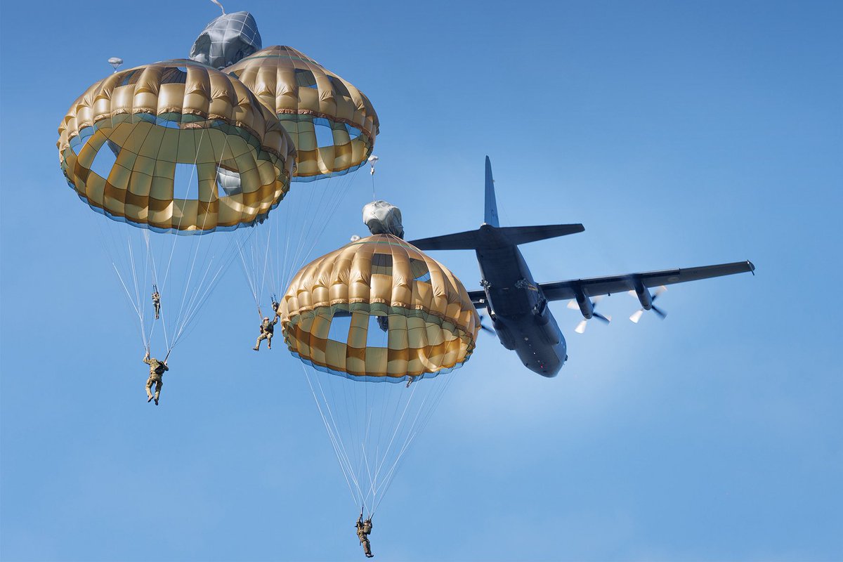 VlbEindhoven's tweet photo. De internationale oefening #Falconleap is voorbij. Vandaag vliegen we nog een keer naar de Ginkelse Heide voor de herdenking van Operatie Market Garden. 
Dit zal plaatsvinden tussen 09.30 en 15.00 uur. https://t.co/Cub1VYiFPm