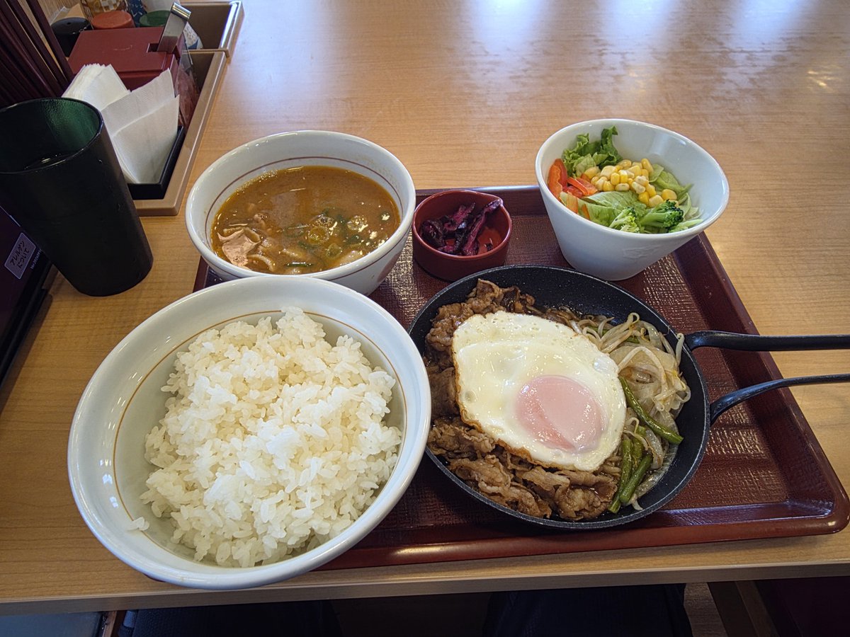 kota2vr41's tweet photo. 皆さんこんちゃ(´▽`)ﾉ
お昼は手抜きで😅 https://t.co/qqN1SiaSAG
