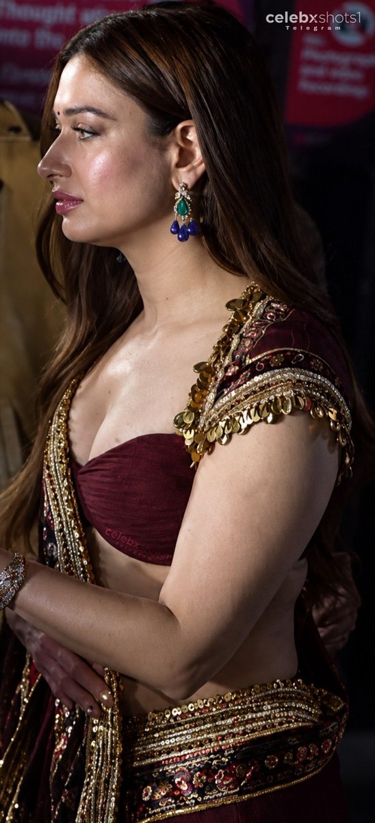 Rakulstan's tweet photo. fans ku treat kudukarthula ivala adichuka aaley illa🥵kai adikarthuku nae sethuki vecha maari iruka perfect face and body card🤤antha idupuku mattum mae pala million liter cum oothalam worth uh😩Goddess serving us the best to fap🛐
#Tamannaahbhatia https://t.co/rJxvcCC18r