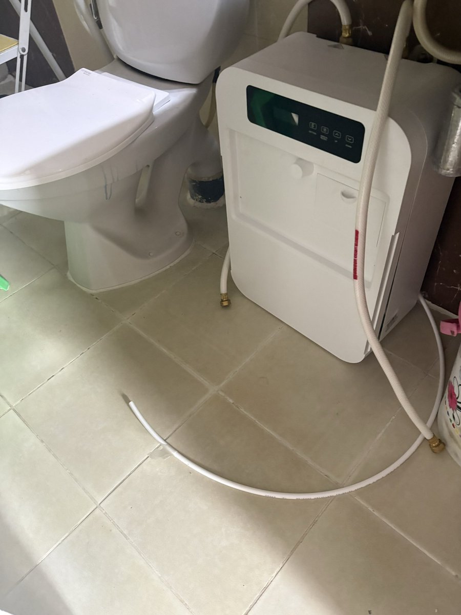 vikram00797's tweet photo. @EurekaforbesIN @Eureka_ForbesIN @EurekaforbesIN Can you please ask your technician to fix it or remove this item from my home. It’s quite disappointing after paying huge amount your water softener got spoiled as technician tried to fixed using what’s video call.  @pratikpota : FYI https://t.co/Pl3HyvD5Kj