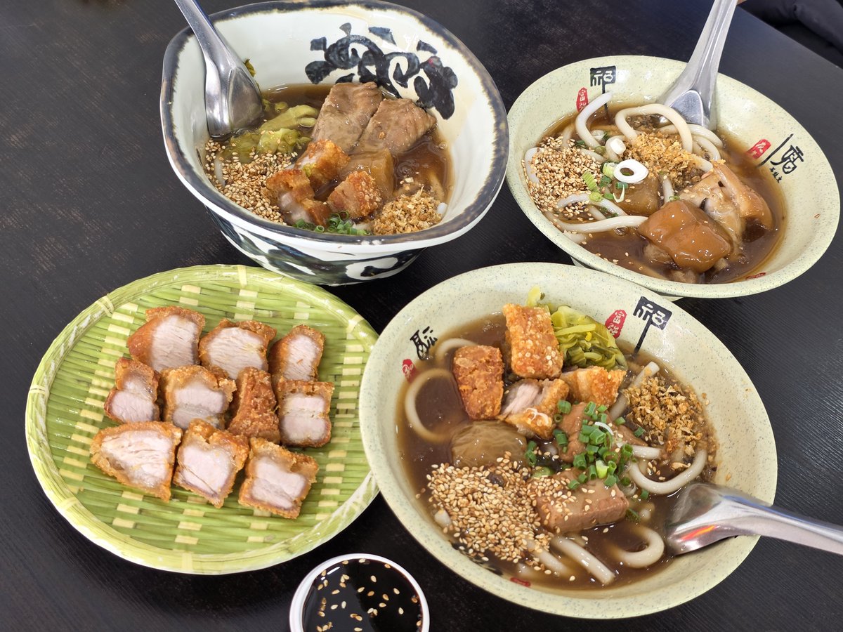 juthamard_s's tweet photo. ขนมจีนไหหลำโกหลุ่น เสาชิงช้า https://t.co/gvit6f6mrX
