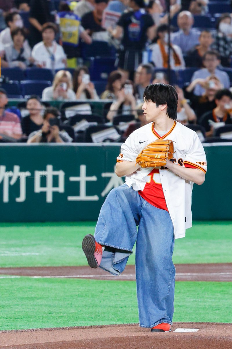 _yu__ak's tweet photo. #MILK
 #吉田仁人 さん
始球式 ファーストピッチ https://t.co/ZO4cc3Yaxo
