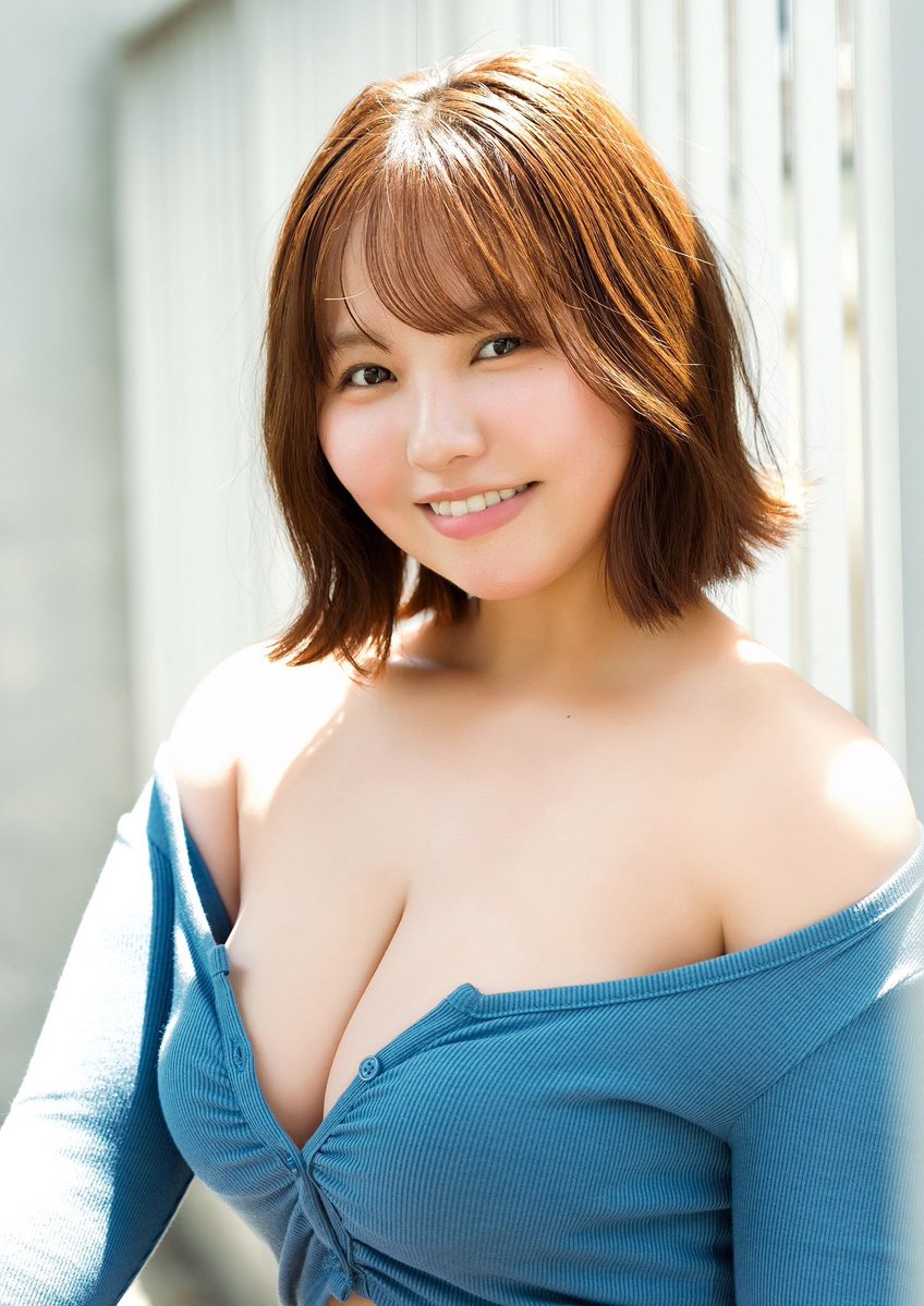 saayalove1993's tweet photo. ノーブラだよね？♥
服を摺り下ろしたら、ブルルンっておっぱい出てくるよ��？♥ https://t.co/QYpRyPFfx5