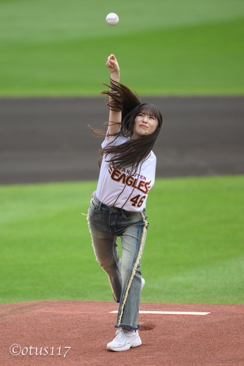 otus117's tweet photo. あーやのセレモニアルピッチ
#乃木坂46 
#小川彩
#乃木坂野球部 https://t.co/fkwpQfHtWE
