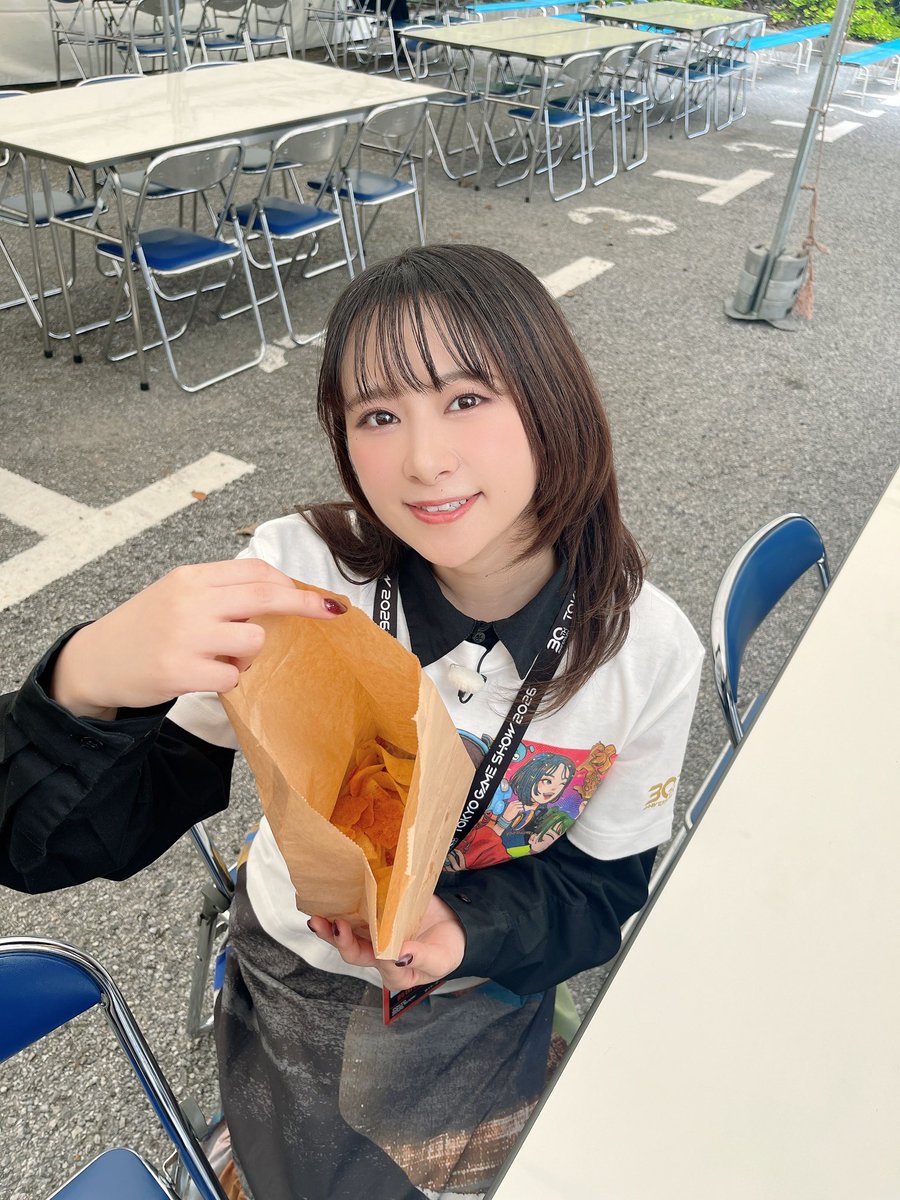 kaor1n_n's tweet photo. なんと！
沖縄料理MARINEさんで‼️
#アニゲーイレブン　のときに言った前田考案のシャカシャカポテトチップスが実現しましたーーー❣️🍟
いろんな組み合わせフレーバーでポテチ食べられます！
しかもゲーマーはポテチ箸で食べがちなので、お箸もしっかりついてきますぞ😤✨
揚げたてポテチうますぎるのでぜひ食べてみてーー！

#TGS2026
#東京ゲームショウ30th