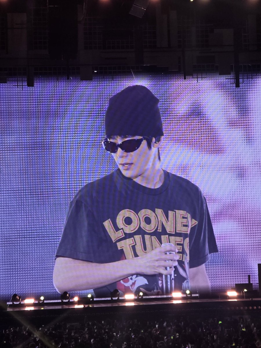 matoujourbelle's tweet photo. คนที่รักเสื้อ looney tunes มากที่สุด ออกจากกรมมาก็ยังใส่ เสื้อตัวโปรดของฮีจริงๆ 55555 https://t.co/9IMEHoJkPW
