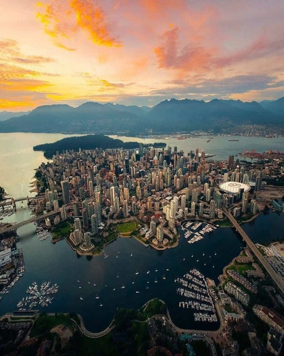 PrettyCitiesX's tweet photo. Vancouver, Canada 🇨🇦 https://t.co/F113nRBUiX