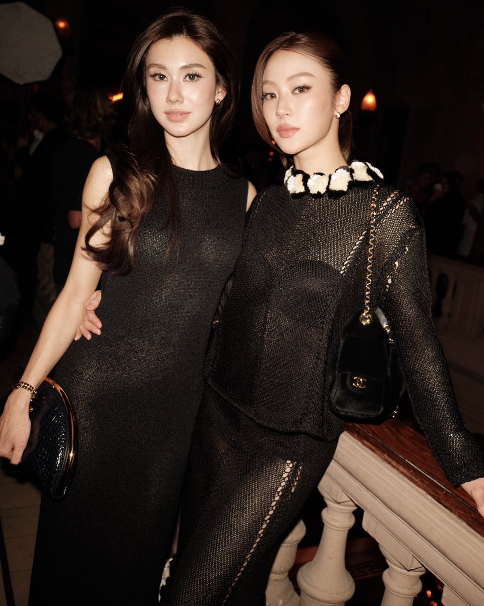 fiercebook_bkk's tweet photo. สวยมาก! ลีน่า-หมิว ร่วมงาน Coco Mademoiselle Party พร้อมถ่ายทอดเสน่ห์ของน้ำหอม CHANEL Coco Mademoiselle Crush Absolu ณ กรุงปารีส ประเทศฝรั่งเศส 

#CocoMademoiselle #CrushAbsolu #CHANELFragrance
#CocoMademoiselleXLenaMiu #LenaMiu #LalinaLena #MiuNatsha #FiercelivebyJijie https://t.co/5Z1FIZmt8c