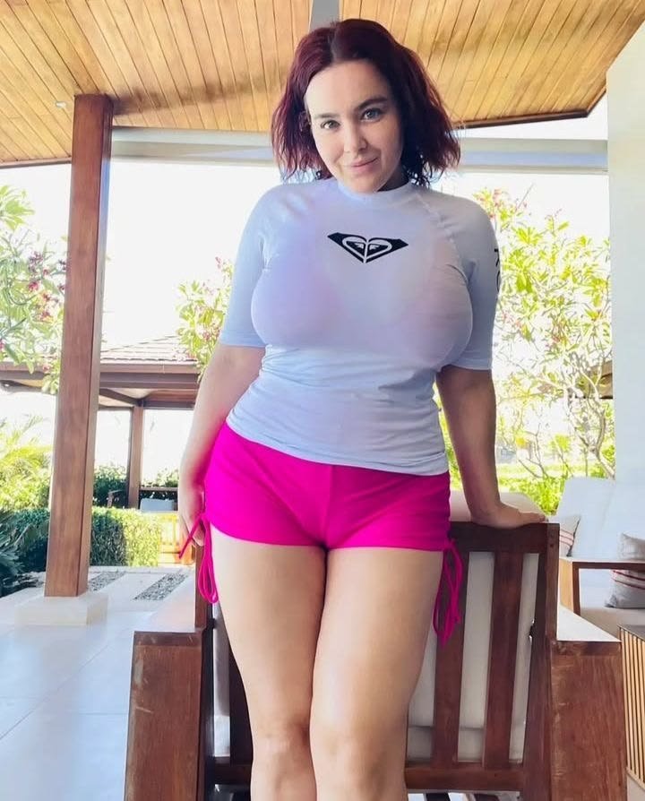 Natashanicrs03's tweet photo. How do I look today https://t.co/3vBJaeMysu
