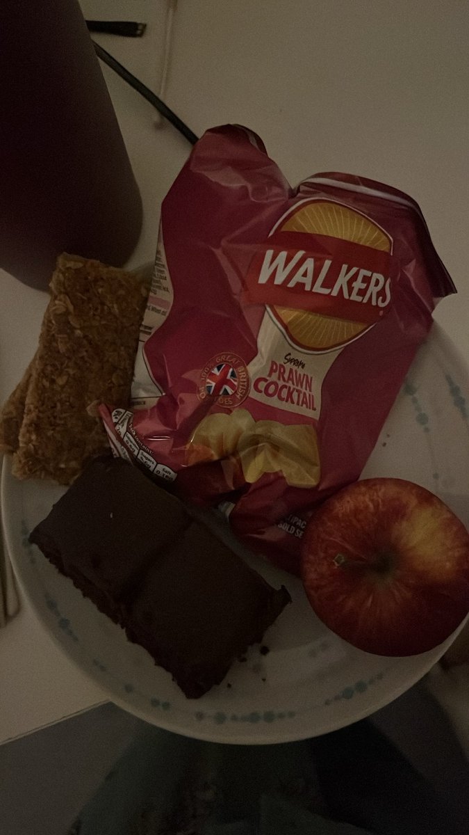 noelledear's tweet photo. I’m sorry 😭😭😭 I haven’t ate in days😭😭😭 and I’m gonna eat dinner today as well😭😭😭 fake anorexic https://t.co/VX3D1imkd1