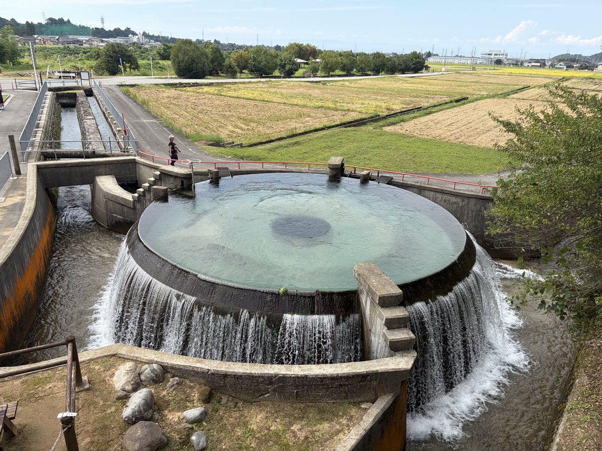 HFNCteddybear's tweet photo. 東山円筒分水槽 https://t.co/G9Fj4haJet