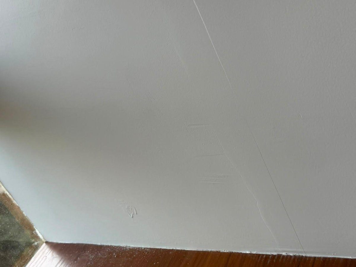 imvikashh's tweet photo. @asianpaints This is  level of  asian paint service, Even though you pay for Premium series ( Royal ). Shameful https://t.co/4dAtdKlocn