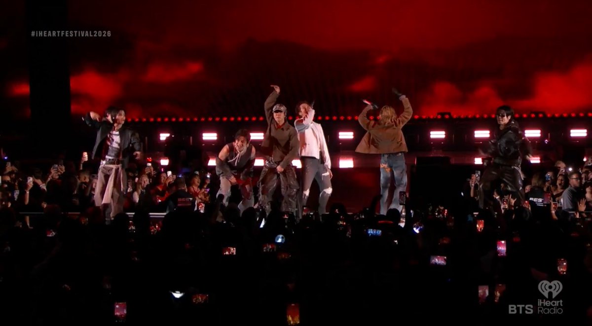 sunflowercharts's tweet photo. .@BTS_twt ทำการแสดง ‘FYA’ บนเวที iHeartRadio Music Festival ประจำปี 2026 ณ T-Mobile Arena ลาสเวกัส สหรัฐอเมริกา

#BTSxiHeartFestival #iHeartFestival2026 https://t.co/c6DZ5cj79t