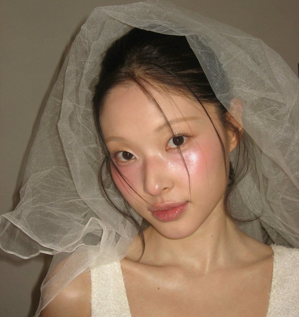 sofiasmithwrg0h's tweet photo. A distinctive wedding💍
m @seb_ni_yam
h @dongkyu4158 https://t.co/W6r7igEhyu