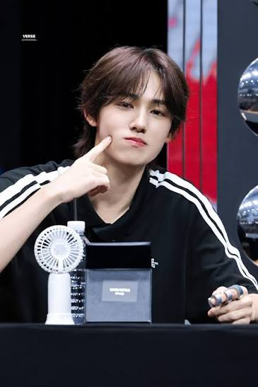 chipxinh1q's tweet photo. A grand EOMPRODIGY showcase defined by immense talent! Supreme ACEOM performance and charming EOMAGNETISM captivate every single heart in the stadium.
EOM BRINGS ACE FACTOR
#SEONGHYEONInFocus
#SEONGHYEON #성현 https://t.co/LDCMYL1UAr