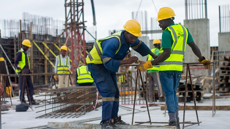 ObserverNamibia's tweet photo. The building sector recorded fewer approved plans in August, although the total value of approvals increased sharply, driven mainly by larger commercial and industrial projects in Swakopmund. https://t.co/ZV7rQGapgx https://t.co/CY7rv0OapL