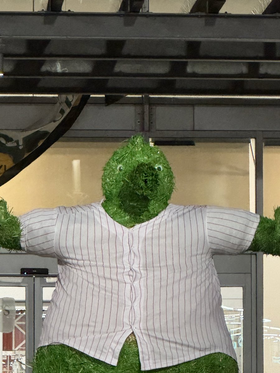 JamesPhl96's tweet photo. That is not the phanatic what the fuck https://t.co/1sAGaXHMHE