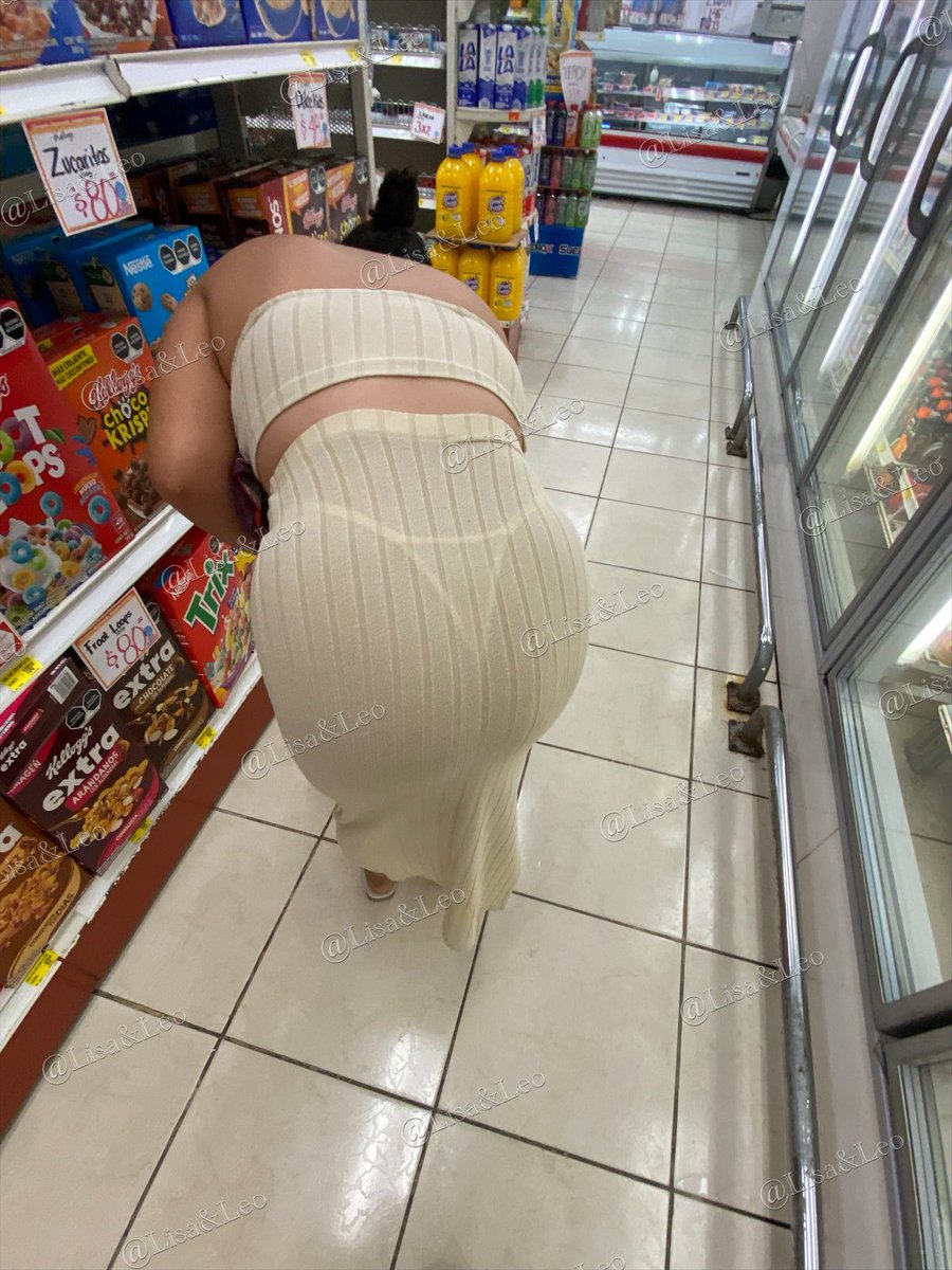LisayLeoMx's tweet photo. Así le gusta salir a la zorrita de mi esposa marcando la tanga debajo de esa falda transparente 🥵 Si volteas a verla??? Se le ve rica?? https://t.co/aoJeTxqelt