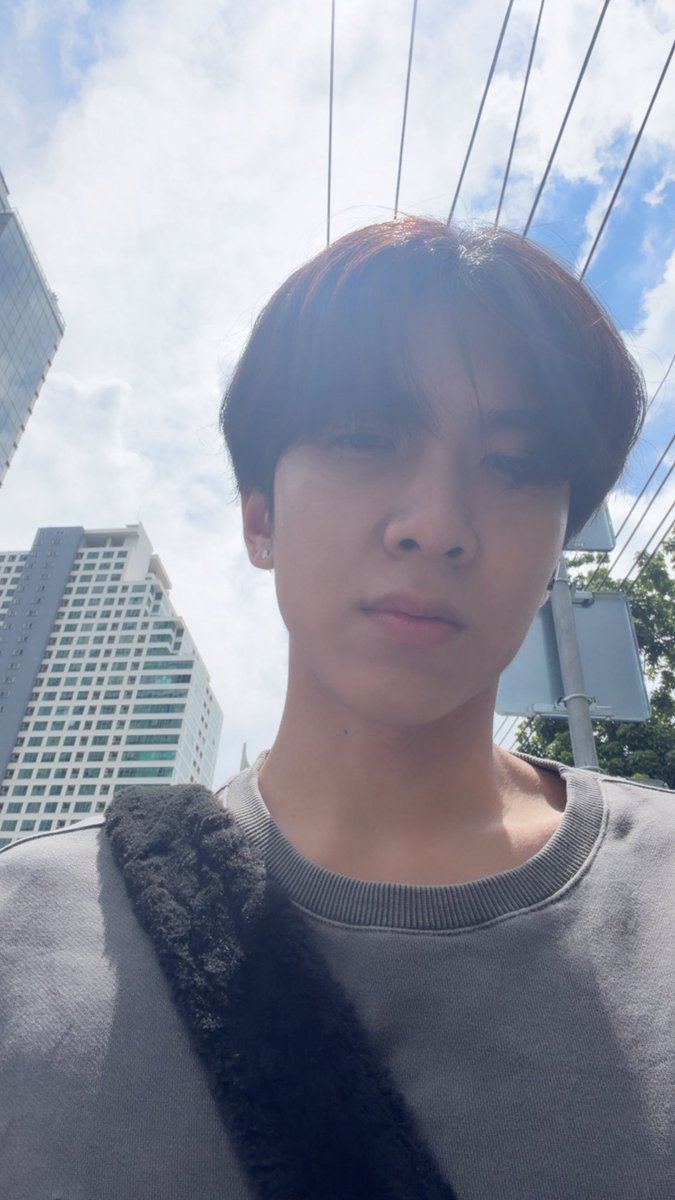palmww06's tweet photo. แดดก็ร้อน ยังไม่มีแฟนมากางร่มให้อีก https://t.co/e3A0rknEt9