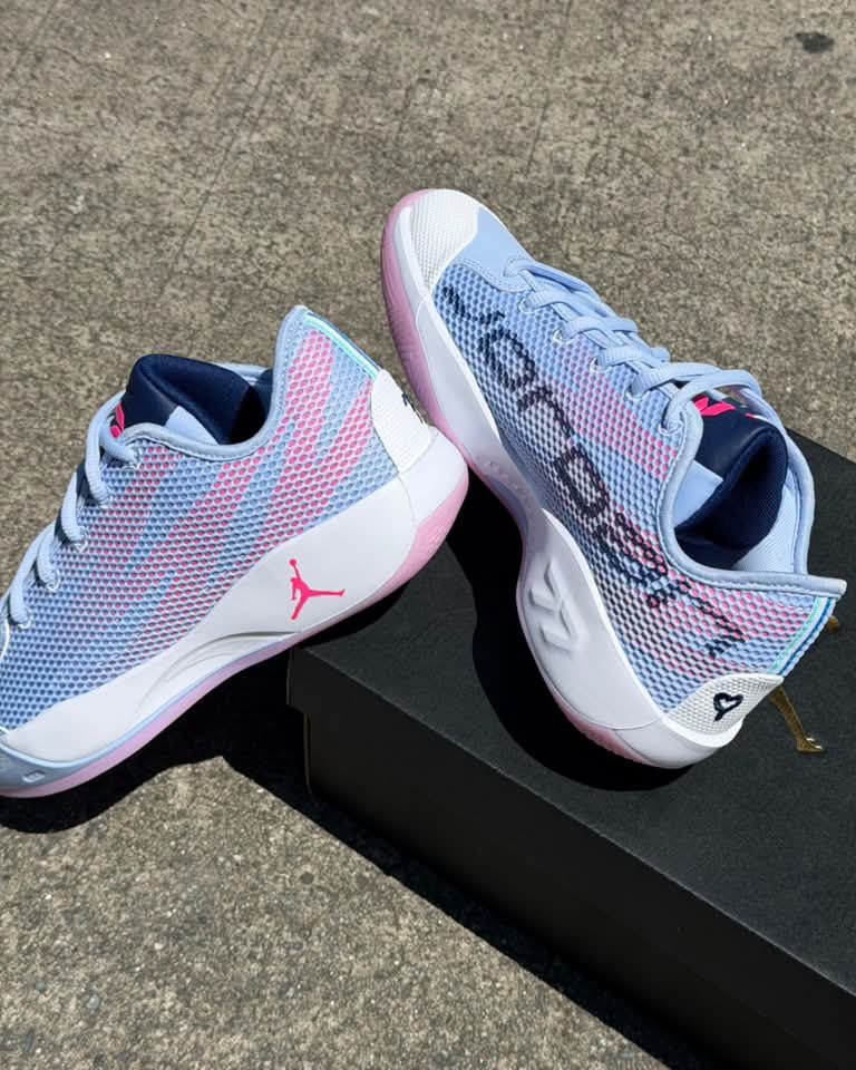 kap_mentality's tweet photo. LUKA .77 “FAMILIA”  #biggestsale 

📌 4200 PESOS ONLY | (❌ BELOW SRP) 

AVAILABLE SIZES: 9, 9.5, 10, 10.5, 12 US MEN’S  | ON HAND

AUTHENTIC // ORIGINAL // BRAND NEW ~ 10X MONEY BACK IF PROVEN FAKE

▪ Shipping “NATIONWIDE”

📩 DM US  

📸: ACTUAL PHOTO https://t.co/7cwo8WQAiY