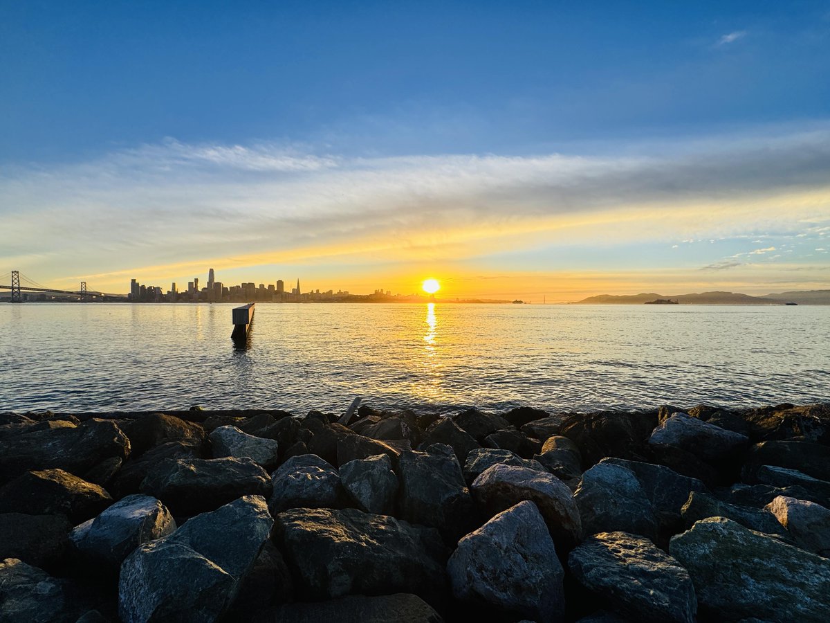 ThoraT14824's tweet photo. Sunsets in the Bay Area are always so beautiful. https://t.co/o5ZFI5kby1
