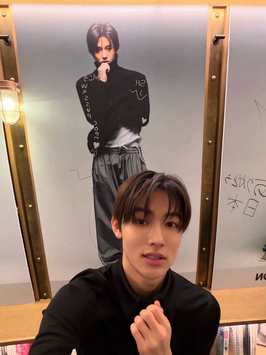 chiphuii's tweet photo. Sensational ACEOM stage presence radiating endless joy! Surrounded by intense EOMAGNETISM, this proud EOMPRODIGY legacy stands tall and strong forever.
 
EOM BRINGS ACE FACTOR
 
#SEONGHYEONInFocus
#SEONGHYEON #성현 https://t.co/ROrDIGLBL8