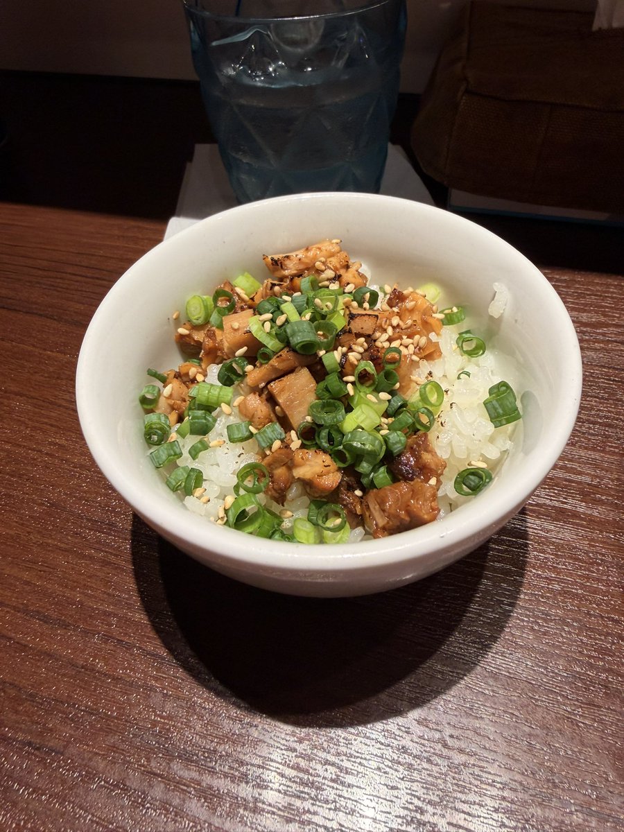 73_Barramundi's tweet photo. 麺屋やまもと
限定E『トマトの冷やし和えそば』
ミニチャーシュー丼
🍅今週も食べました👍🏽
ごちそうさまでした😋🙌🏽 https://t.co/Ag4xVcGlqs
