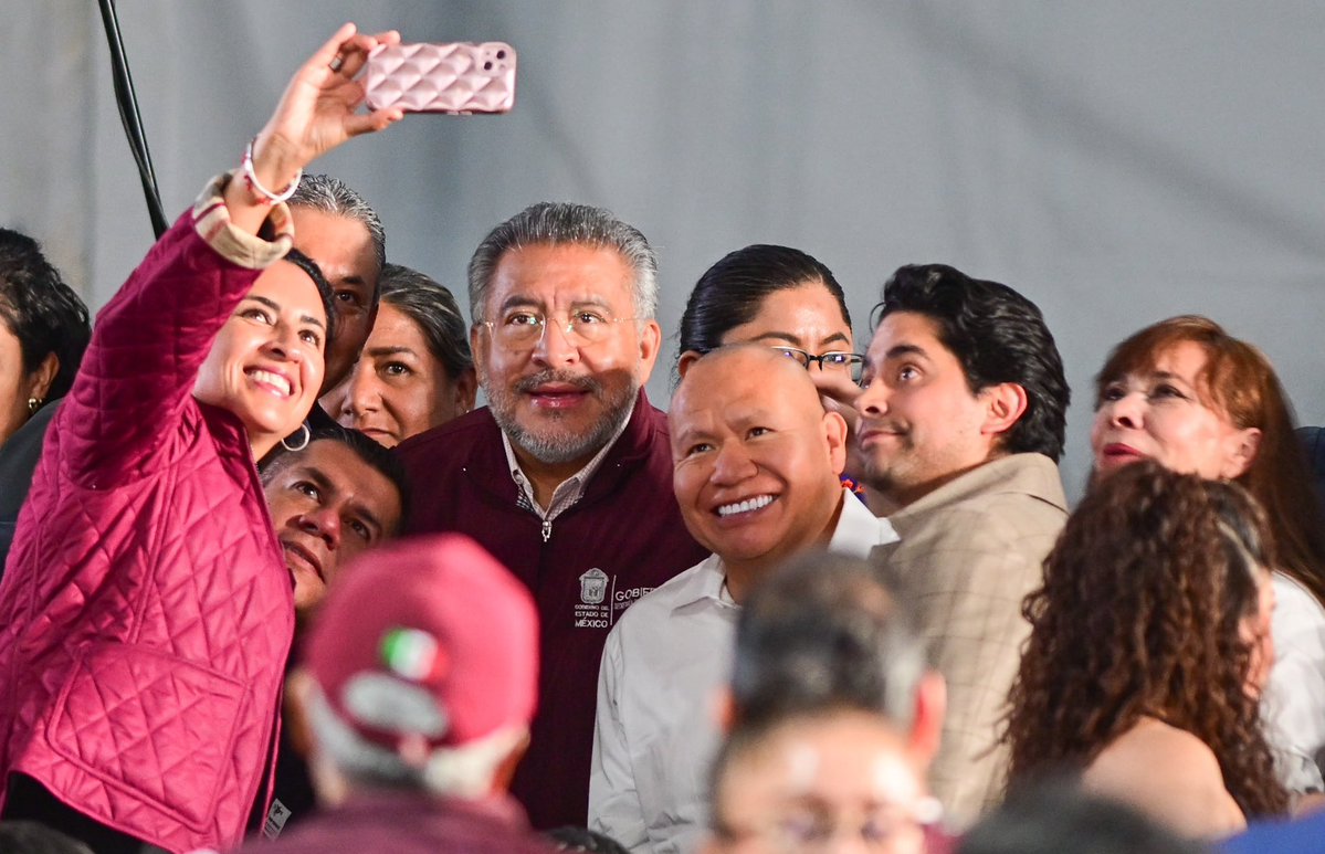 horacioduarteo's tweet photo. ¡Más de 65 mil mexiquenses nos reunimos para demostrar todo nuestro cariño y agradecimiento a la Presidenta @Claudiashein! 🇲🇽

Es histórica la inversión que el @GobiernoMX destina al EdoMéx en Programas para el Bienestar, educación, salud, movilidad y vivienda.
¡Gracias, Presidenta, por la coordinación con nuestra Gobernadora @delfinagomeza! Ustedes son dos grandes pilares en el movimiento de transformación en el país.

Vamos a seguir trabajando con, por y para el pueblo. 
#EdoMéxConClaudia #HonestidadYResultados #ElPoderDeServir