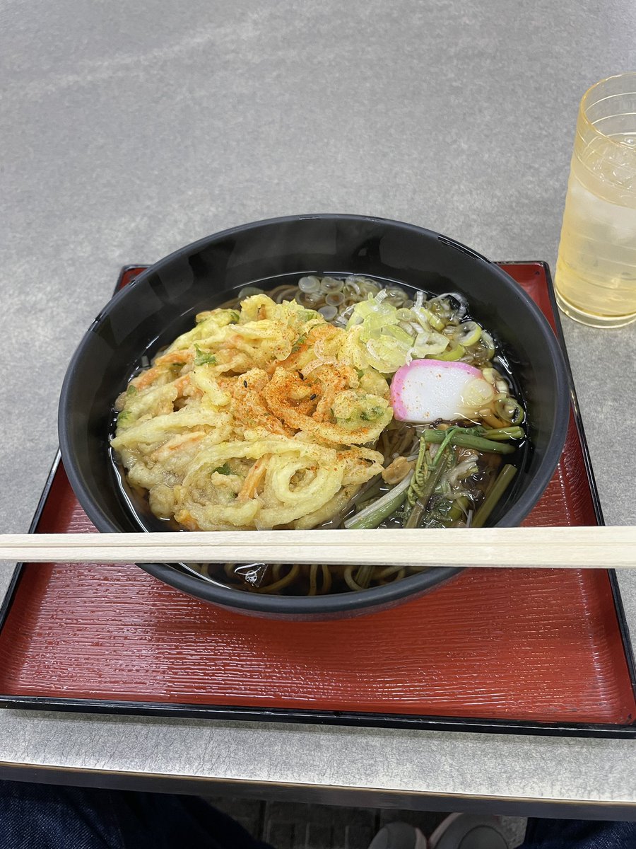 L2nGyt7's tweet photo. 道の駅 賤母
好きな道の駅
かき揚げそば650円
早くて安くてうまい
ごへーもちも
いただきます😋 https://t.co/ei1xIK7fBT