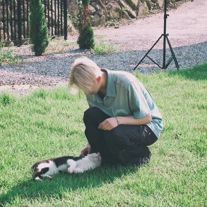 myevxn's tweet photo. my favorite cat lover and future cat dad (˵◝⩊◜˵マ https://t.co/Tj08nUN8VE