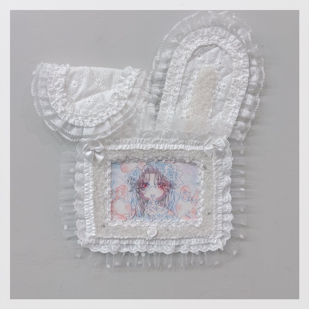 Dreamy_Land's tweet photo. jiaiさん、miki.o さんのPOPUP、
「微睡、甘くきらめく」に伺ってきました🌷✨

アクセサリーと絵画とで、きらきら、ふりふり、純粋な「かわいい」に心が癒される、素敵な展示でした🌷🎀🌟

お二人のグッズとアクセサリーを購入したので、これからの「かわいい」のお守りとしたいです🎀🦋✨ https://t.co/o2FHLyM66X