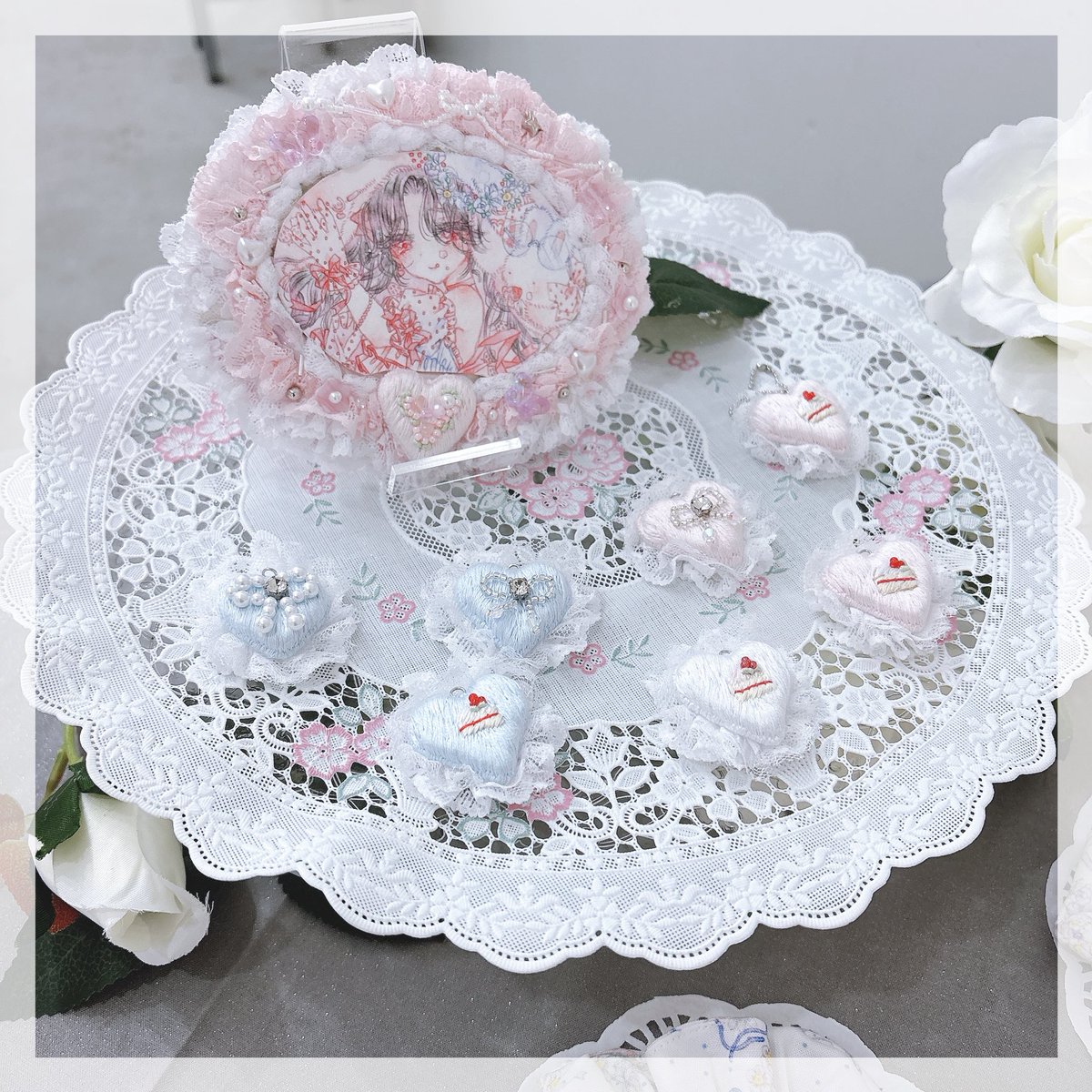 Dreamy_Land's tweet photo. jiaiさん、miki.o さんのPOPUP、
「微睡、甘くきらめく」に伺ってきました🌷✨

アクセサリーと絵画とで、きらきら、ふりふり、純粋な「かわいい」に心が癒される、素敵な展示でした🌷🎀🌟

お二人のグッズとアクセサリーを購入したので、これからの「かわいい」のお守りとしたいです🎀🦋✨ https://t.co/o2FHLyM66X