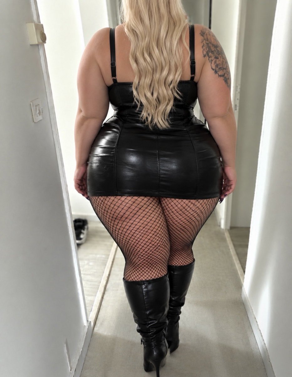 ChrisBassler2's tweet photo. Sexy good night #cuir #cuero #leather #leatherdress #leatheraddict #leatherass #leatherpants #LeatherLook #LeatherLover #leathershoes #leather #boots #sexy #resille #stocking  #bigtitsmomِ  #bigtitsmomِmy #bbw https://t.co/wkC0FAzw85