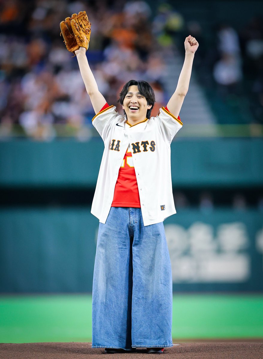 Sponichi_Photo's tweet photo. 始球式をするM!LKの吉田仁人(撮影・光山　貴大@takahiroKOHYAMA ) https://t.co/79YewNAbzP