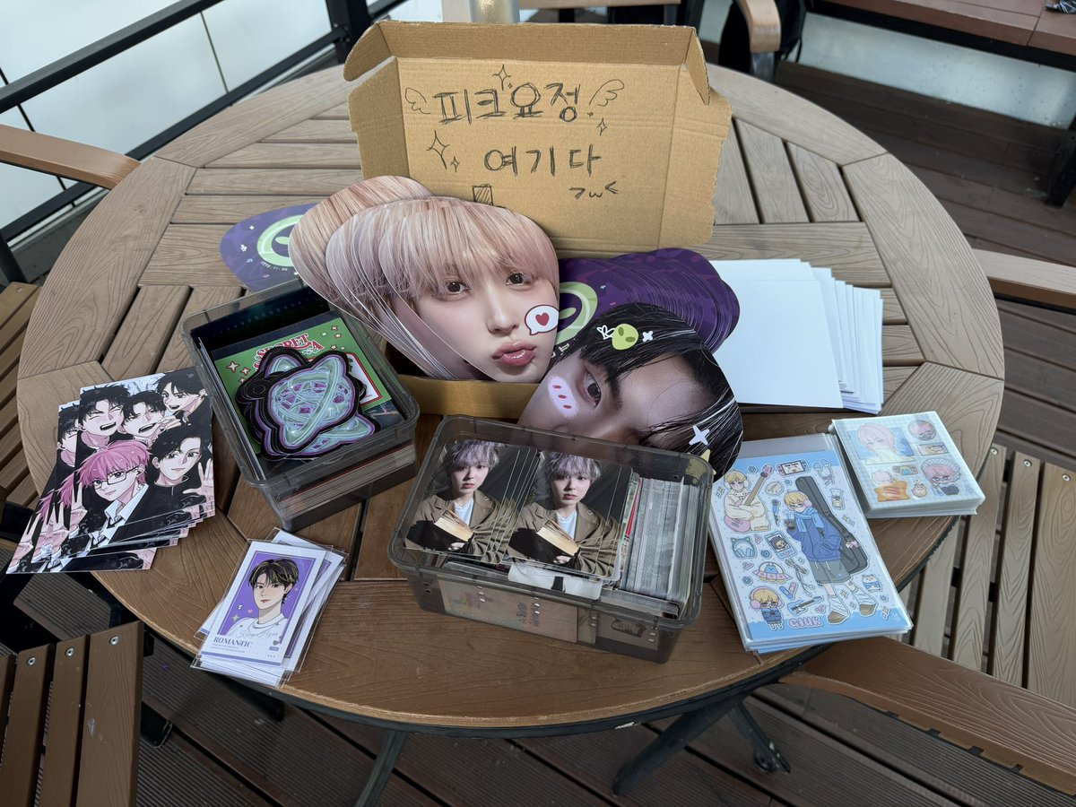 magic_9otato's tweet photo. 위브들!!
피크요정 여기요!!!

#원위 #ONEWE 
#강현 #KANGHYUN #기욱 #GIUK
#ONEWE_6th_Live_Concert 
#O_NEW_Evolution_VI https://t.co/Pc5LQxiv6M