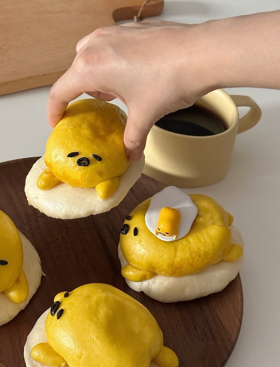 sugaf507375's tweet photo. Just caught the first bite of warm, oozing salted egg yolk custard bun—sunshine in every mouthful. No fancy plans, just this perfect little comfort moment. https://t.co/eTjEVlsj8e