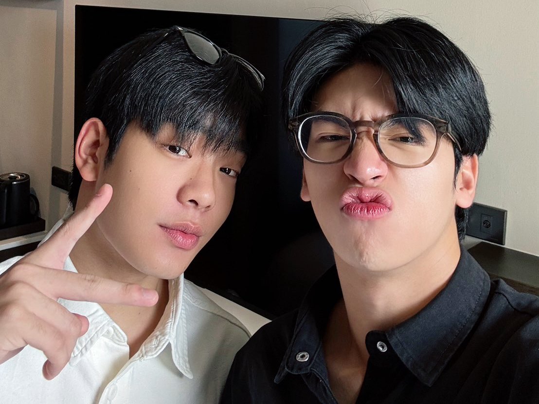 iz_theofficial's tweet photo. ในวันที่ iZ แยกกันทำงาน เต็มที่ทั้ง 2 งานแน่นอน เตรียมตัวเจอกันเลยครับ U 😘

#iZ https://t.co/ZPFACKGEc2
