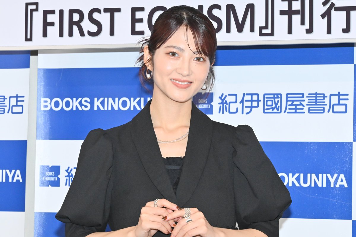 encountofficial's tweet photo. 〖　#𝐸𝑁𝐶𝑂𝑈𝑁𝑇 𝑃𝐻𝑂𝑇𝑂　〗

#若月佑美、デビュー15周年記念作品集『FIRST EGOISM』発売記念合同取材会 🪽

https://t.co/XyB616fMjT

「15年も続けてこれたのは、ファンの人の支えもありました。これを絶やしてはいけないなと思う。これからもっと、15年、20年、25年と、どういう形で存在しているか分からないですけど、ちゃんといただいた分、お返しできるようにがんばりたいです」

＠WAKA_Y_official