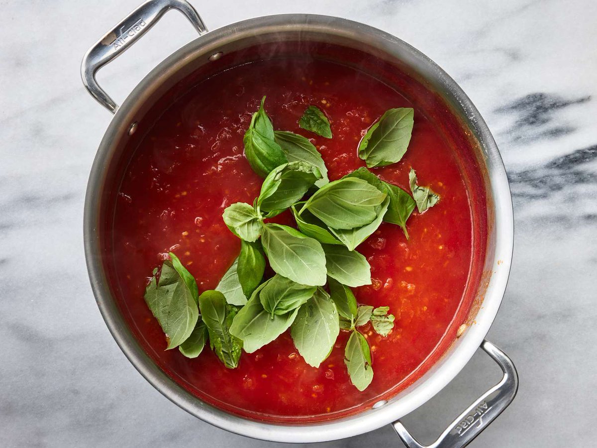 adelo815804's tweet photo. Just had the perfect quick weekday lunch: warm homemade tomato basil soup with a side of crispy garlic bread. So cozy and ready in 20 mins! https://t.co/rQqVSz41tG