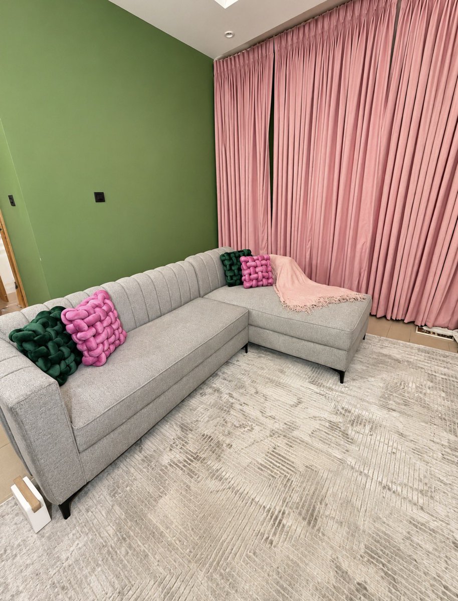 enyichioma_'s tweet photo. Got my first apartment some months back and I just set up my living room yesterday, I’m feeling an insane amount of pride right now 😂 https://t.co/awa5SZeayM
