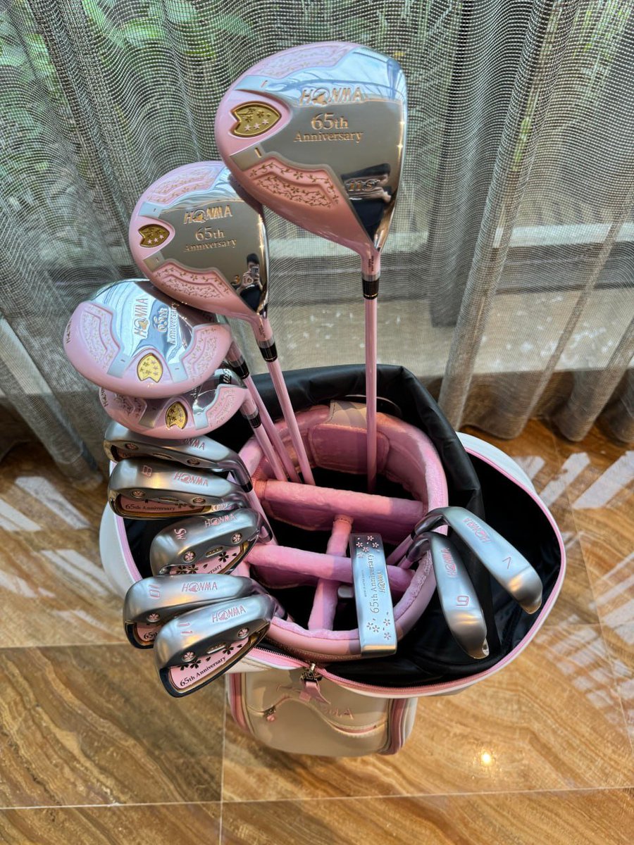 brayan1triana's tweet photo. #GolfClubs I was instantly captivated by this Honma 65th Anniversary Sakura Limited Edition set its stunning looks were simply irresistibleThesoft pink and gold color schemewassoalluring that I snapped it up without a secondthoughtthoughIhaventactuallyuseditinquite some time now. https://t.co/sujp2CWuGQ