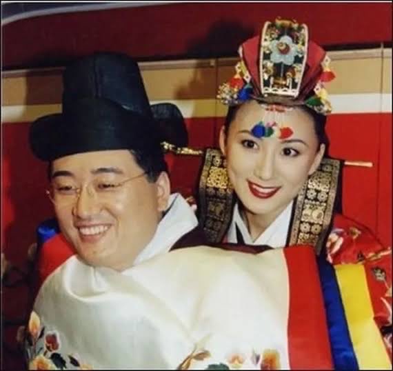 Shinyy_KIM's tweet photo. Happy 30th wedding anniversary ลุงลีเค้าหวานเสมอต้นเสมอปลายเลย ยังไม่ถึงวันแต่งจริง อีก 2 วัน แต่คุณเค้า anniversary กันแล้ว 🥰🤗💕#21sep1996 #KimHeeae #kimheeae #LeeChanjin https://t.co/YBebJiWY83