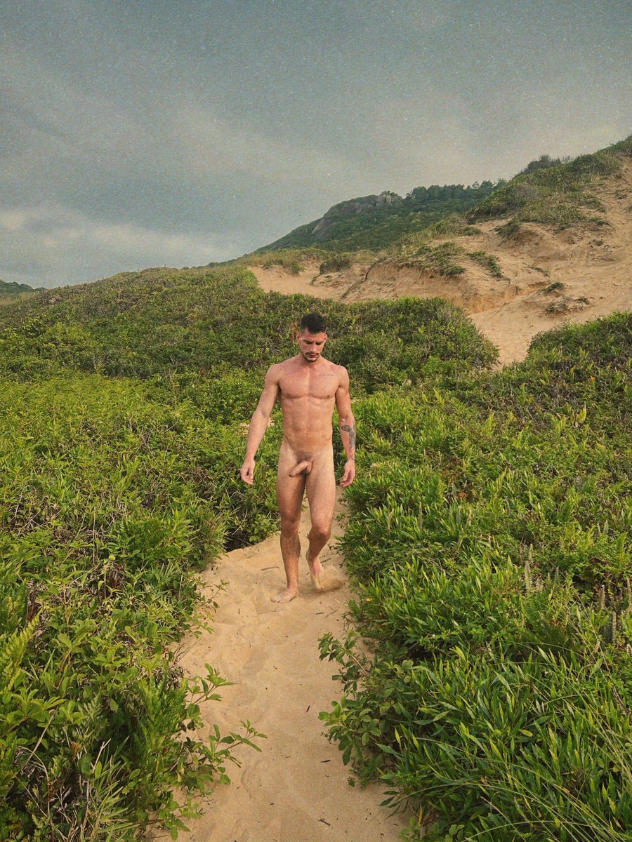 LokoDesnudo's tweet photo. Desnudo en la naturaleza https://t.co/mhTahsNKEA