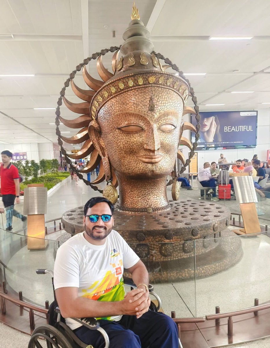 SatendraSLohiya's tweet photo. ✈️🇮🇳 दिल्ली से लंदन—इंग्लिश चैनल के तीसरे अभियान पर 🇬🇧🌊

आज दिल्ली एयरपोर्ट से अपनी टीम के साथ इंग्लिश चैनल को तीसरी बार पार करने के मिशन पर लंदन के लिए रवाना हो रहे हैं।

24 सितंबर से 2 अक्टूबर 2026 तक मौसम और समुद्री परिस्थितियों के अनुसार हमारे इंग्लिश चैनल स्विम के प्रयास निर्धारित हैं।

मेरे साथ टीम में रामबरन पाल (ग्वालियर), गजेंद्र सिंह (भिंड), दीपक नायक (ओडिशा) तथा हमारे कोच मुजीब खान (श्योपुर) साथ हैं।

यह केवल एक तैराकी अभियान नहीं, बल्कि मध्य प्रदेश और भारत का नाम विश्व पटल पर गौरवान्वित करने का संकल्प है। 🇮🇳

आप सभी का प्यार, आशीर्वाद और शुभकामनाएं हमारे साथ रहें।
इंग्लिश चैनल—तीसरी बार, एक नया संकल्प, एक नई चुनौती! 🏊‍♂️🌊🇮🇳
