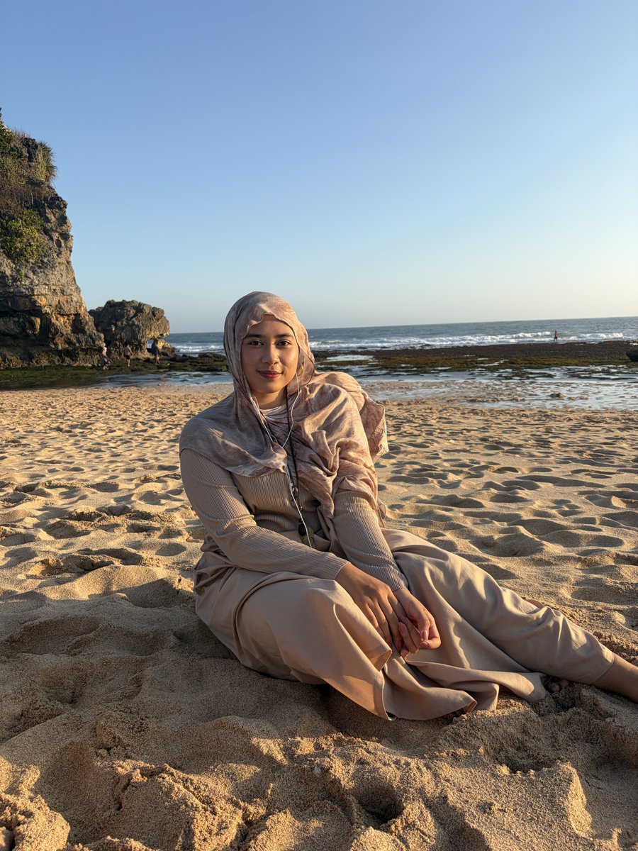 ppotatoezz's tweet photo. still can't get over this beach pics taken by nela bsnsjsnsbwnsbsns sunset glows never disappoint!!🌅☀️ https://t.co/TBWPneDsxo