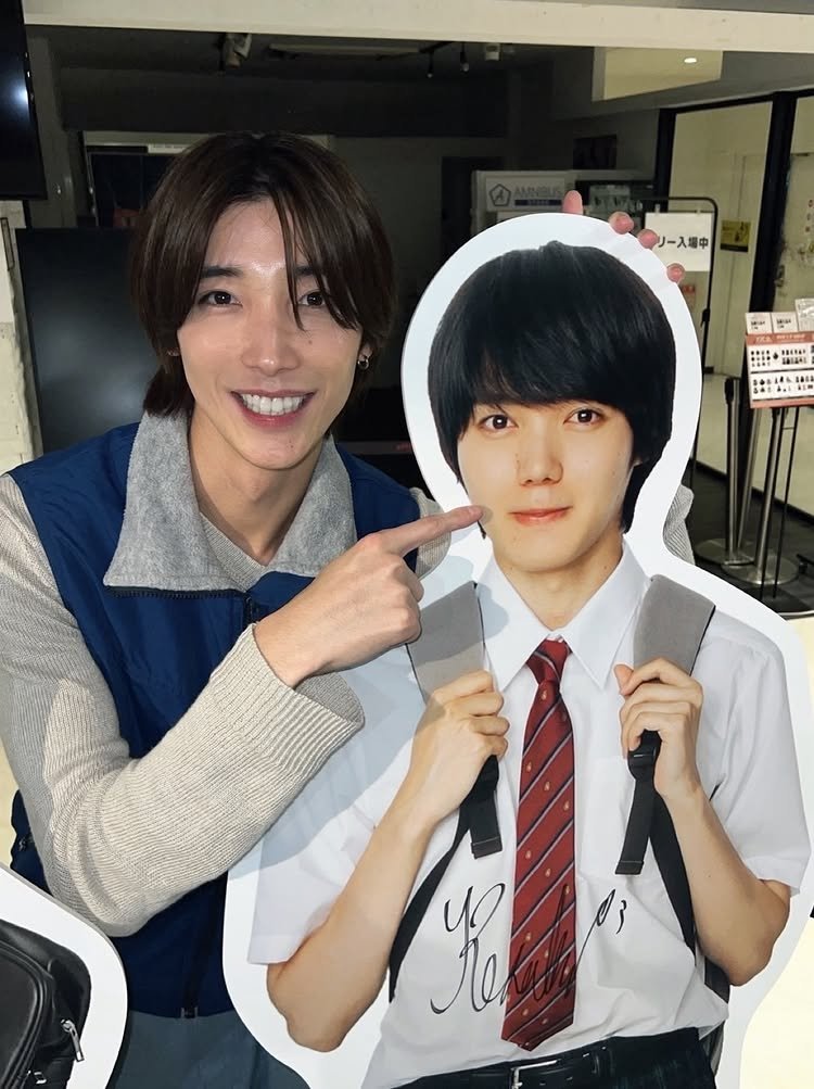 azif2o's tweet photo. この人ずっとお餅ツンツンしてるんだけど、笑顔が眩しすぎて心臓がもたない…！幸せそうなの最高すぎる... https://t.co/GMbWya6Vfr